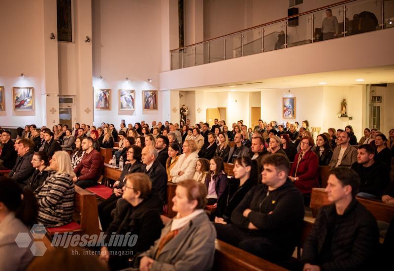 FOTO | U Mostaru održan Korizmeni koncert Etno skupine Čuvarice